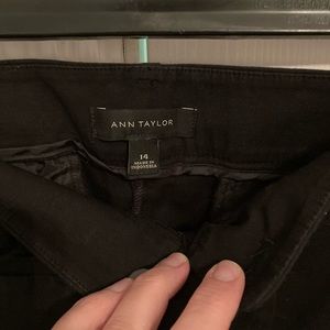 Ann Taylor black capri!